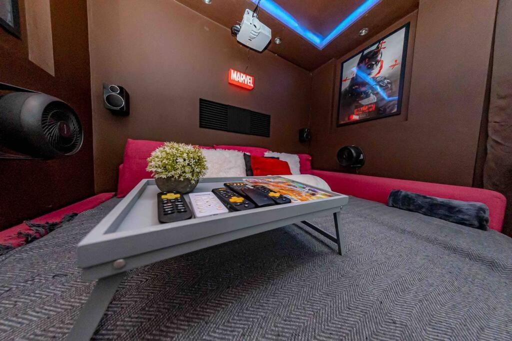 Unique Home W/Garden Hot Tub, Sauna & Cinema Room Londres Extérieur photo