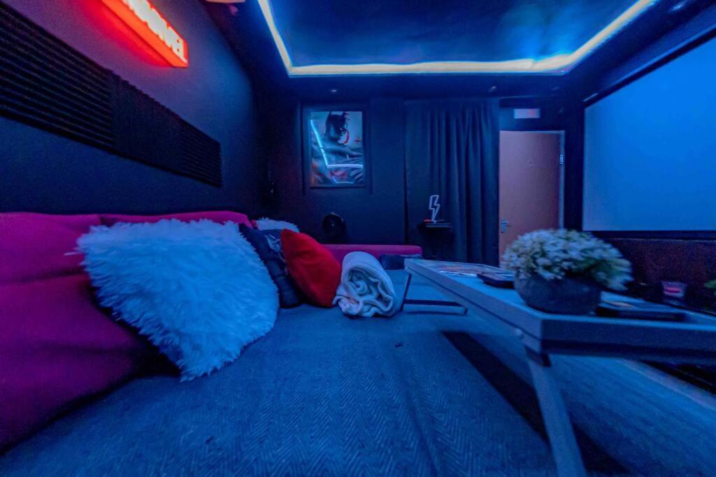 Unique Home W/Garden Hot Tub, Sauna & Cinema Room Londres Extérieur photo