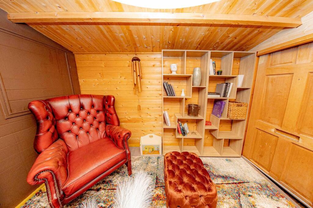 Unique Home W/Garden Hot Tub, Sauna & Cinema Room Londres Extérieur photo