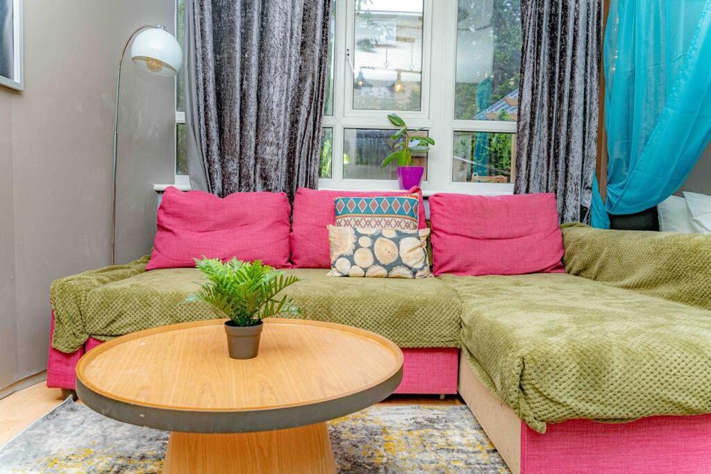 Unique Home W/Garden Hot Tub, Sauna & Cinema Room Londres Extérieur photo