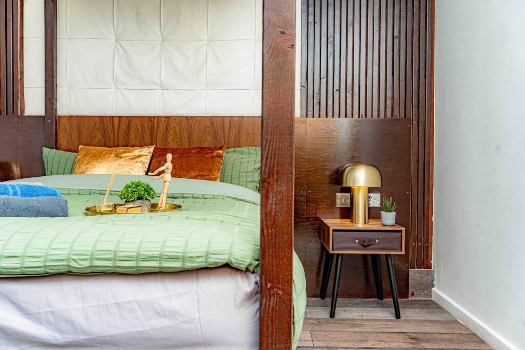 Unique Home W/Garden Hot Tub, Sauna & Cinema Room Londres Extérieur photo