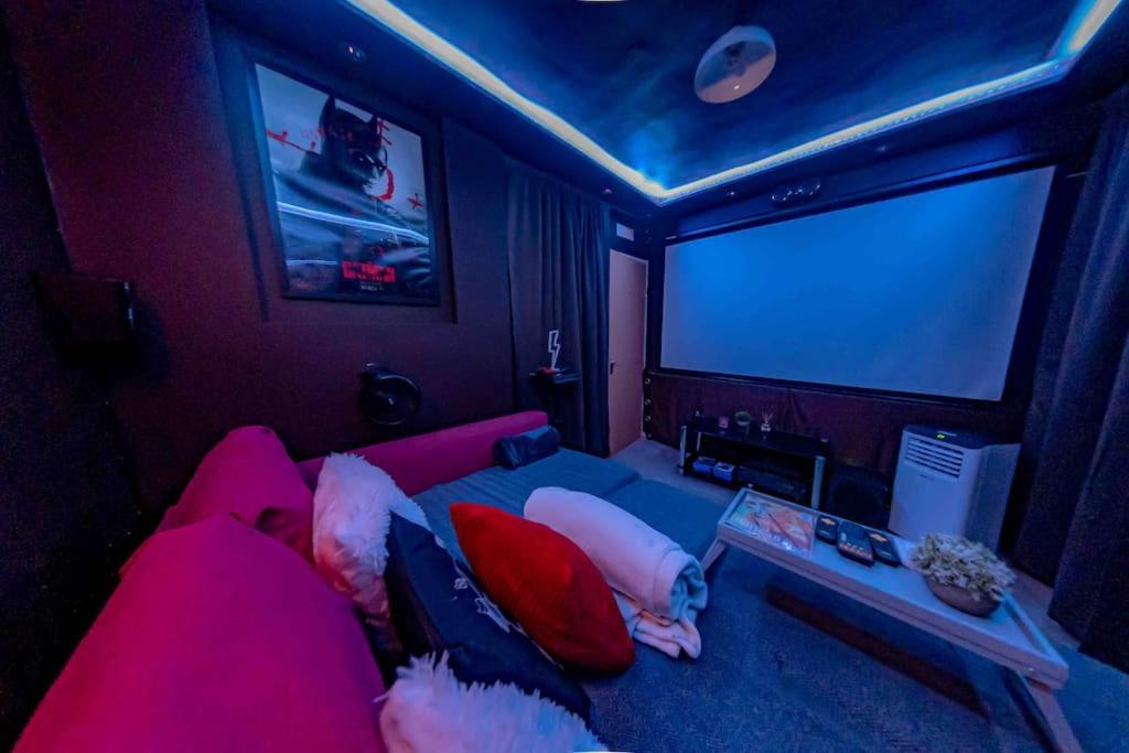 Unique Home W/Garden Hot Tub, Sauna & Cinema Room Londres Extérieur photo