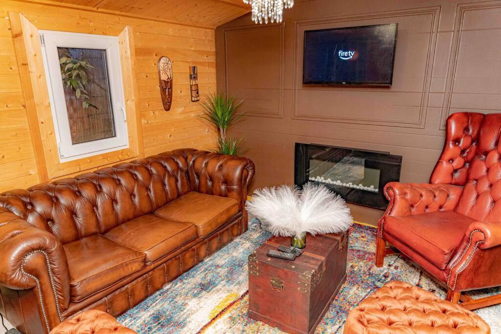 Unique Home W/Garden Hot Tub, Sauna & Cinema Room Londres Extérieur photo