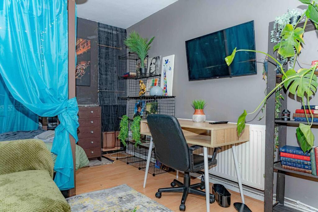 Unique Home W/Garden Hot Tub, Sauna & Cinema Room Londres Extérieur photo