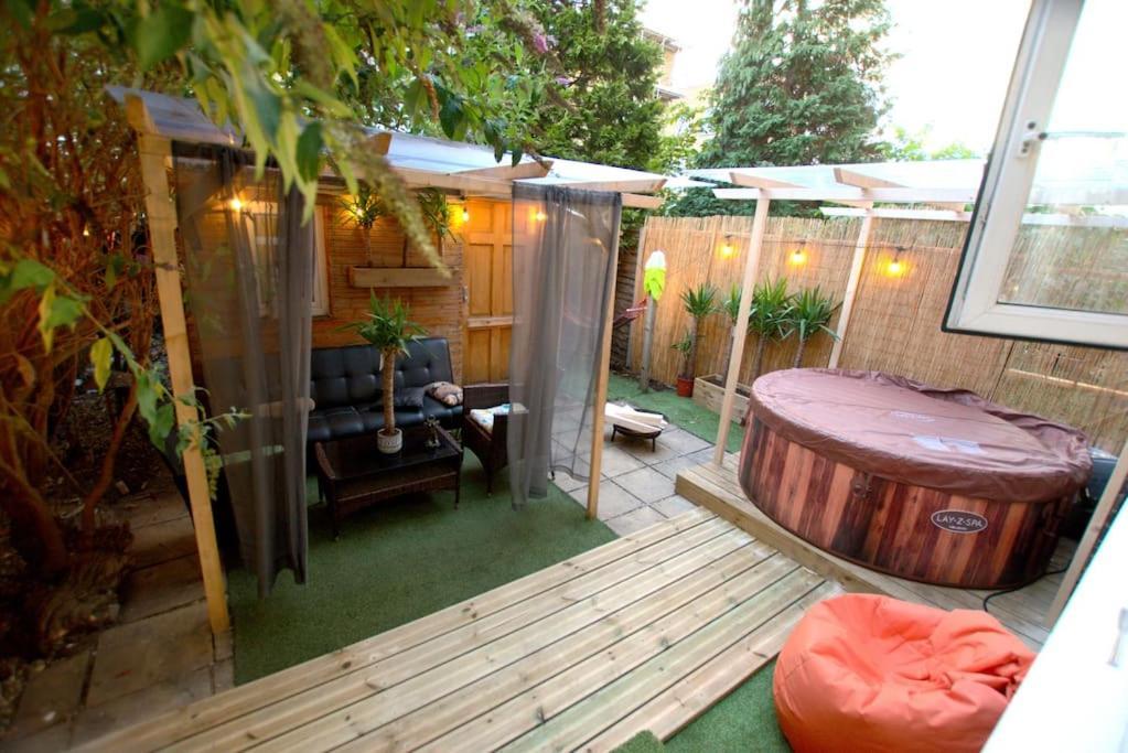 Unique Home W/Garden Hot Tub, Sauna & Cinema Room Londres Extérieur photo