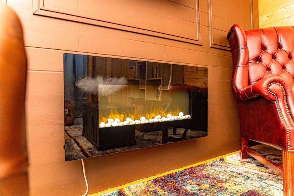 Unique Home W/Garden Hot Tub, Sauna & Cinema Room Londres Extérieur photo