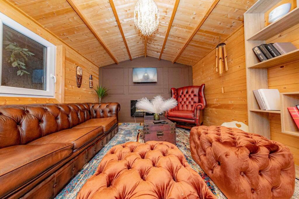 Unique Home W/Garden Hot Tub, Sauna & Cinema Room Londres Extérieur photo
