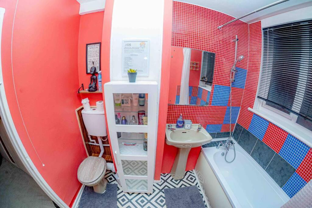 Unique Home W/Garden Hot Tub, Sauna & Cinema Room Londres Extérieur photo