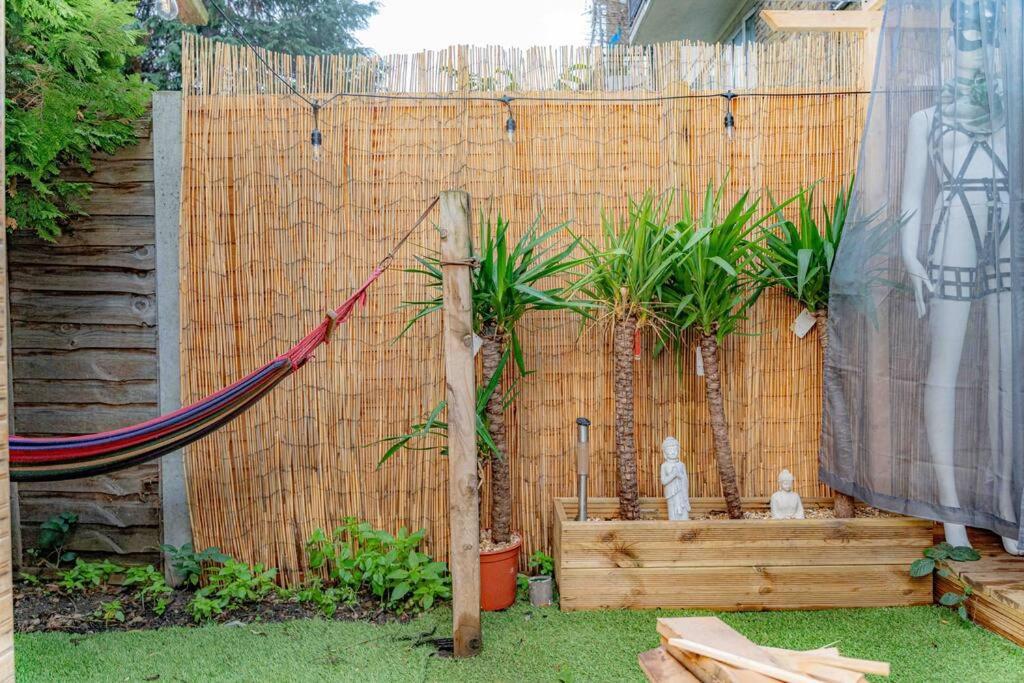 Unique Home W/Garden Hot Tub, Sauna & Cinema Room Londres Extérieur photo