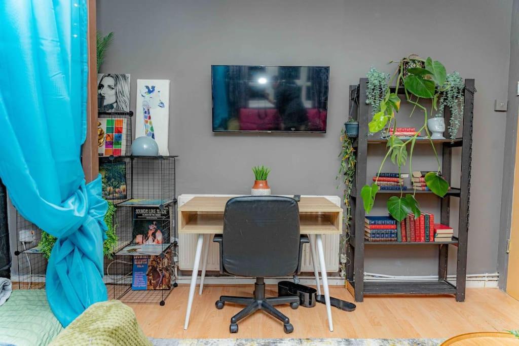 Unique Home W/Garden Hot Tub, Sauna & Cinema Room Londres Extérieur photo